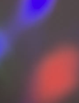 Des lumières de boule disco sur un mur