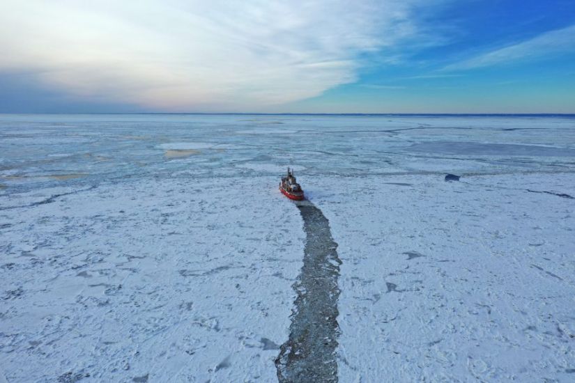 Un fleuve l'hiver + Déversement